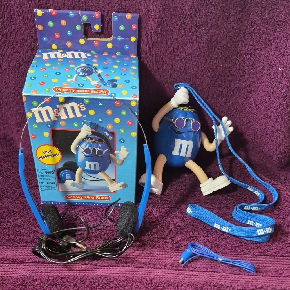 Vintage M&M'S Groovy Blue Character Radio with Headphones